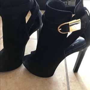 Louis Vuitton shoes size 6.5 heels pumps